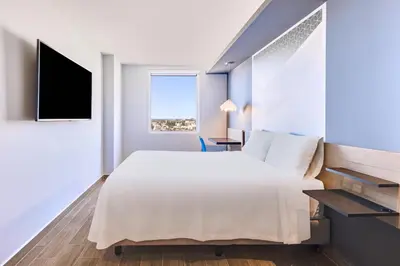 Cama o camas de una habitación en One Mazatlán