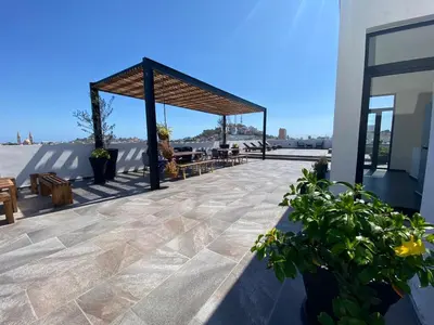 Un balcón o terraza de Condo in El Centro Near Malecon!
