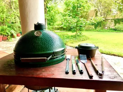 Barbacoa disponible para clientes en el lodge