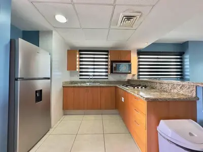 Una cocina o zona de cocina en hermoso en marina , hermosas vistas by G P S rentas