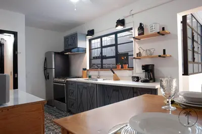 Una cocina o zona de cocina en Acogedor Dpto Bien Ubicado con Buena Iluminación - Romanita 2