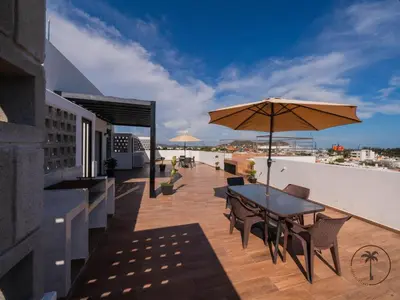 Plano de Comfy Apartment with Stylish Furnishings & Private Balcony - Antigua