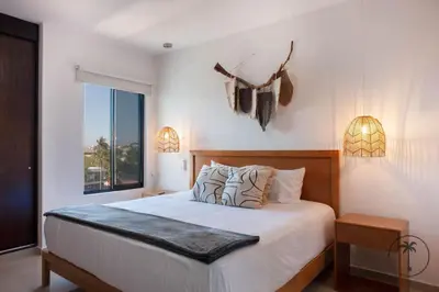 Cama o camas de una habitación en Comfy Apartment with Stylish Furnishings & Private Balcony - Antigua