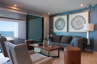Zona de estar de Stylish Apt. w/ Rooftop, Infinity Pool & Sea View