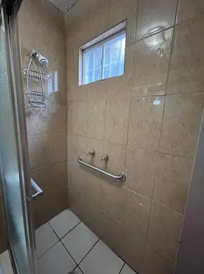 Un baño de Departamento totalmente equipado