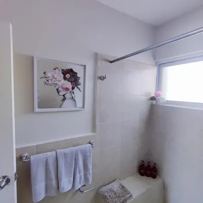 Un baño de Divino depa remodelado, tranquilo y centrico.