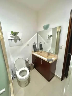 Un baño de The One D12 Sobre el Malecón Vista al Estadio de Baseball