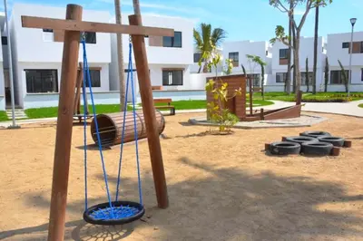 Zona de juegos infantil en Excelente Casa y Cómoda en Cerritos - Residencial Palmilla I