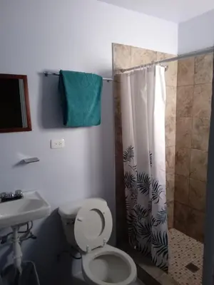 Un baño de Hospedaje JrzConsulado