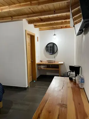 Una televisión o centro de entretenimiento en Meson del Bosque