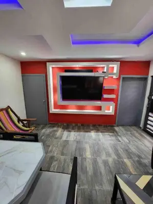 Una televisión o centro de entretenimiento en Departamento con buena ubicación