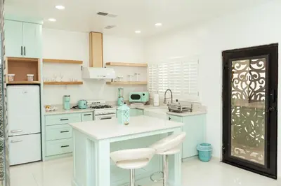 Una cocina o zona de cocina en Luxury Lofts With Private Pool