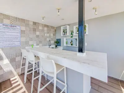 Plano de Lujoso Condominio Tiburon a 3 Cuadras de la Playa