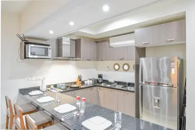 Una cocina o zona de cocina en Bonito condo Zona Dorada con Piscina y Cochera