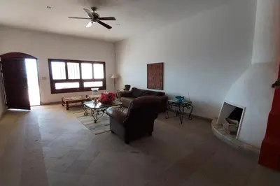 Zona de estar de Casa grande en Bahia de Kino frente al mar