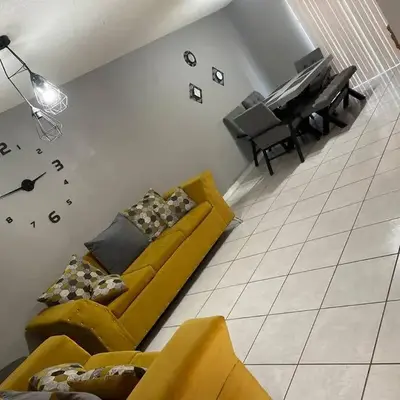Casa Granada cercana a consulado y aeropuerto.