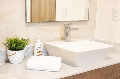 Un baño de Condominios de lujo en el corazón de la Zona Dorada en Camino Al Mar.