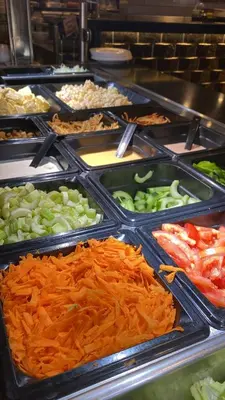 Comida en o cerca de este hotel