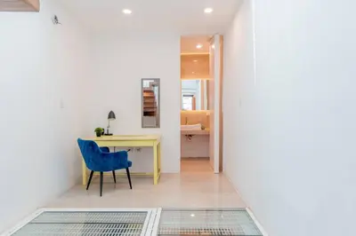 Plano de LOFT ULTRA Moderno y Minimalista con 2 Camas KING Size