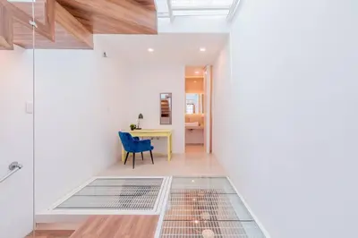 Plano de LOFT ULTRA Moderno y Minimalista con 2 Camas KING Size