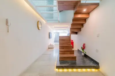 Plano de LOFT ULTRA Moderno y Minimalista con 2 Camas KING Size