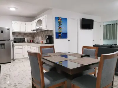 Una cocina o zona de cocina en Excelente apto muy cerca de la playa 202