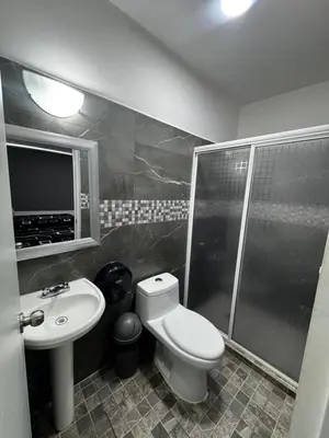 Un baño de Blue Inn Hotel & Suites