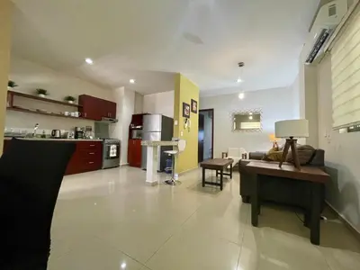 Una cocina o zona de cocina en Ground floor apartment close to the beach, shops and restaurants