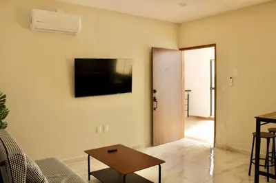 Una televisión o centro de entretenimiento en Hotel boutique cerca de Zona Dorada by G p s rentas
