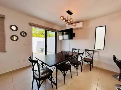 Zona de estar de Hermosa casa a 2 min de la playa by PartnerHost