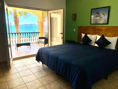 Cama o camas de una habitación en Loreto Palms Suites