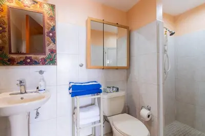 Un baño de precioso depa y asombroso atardecer by G P S rentas