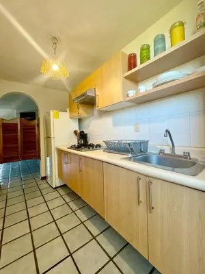 Una cocina o zona de cocina en Acogedor departamento cerca de la playa