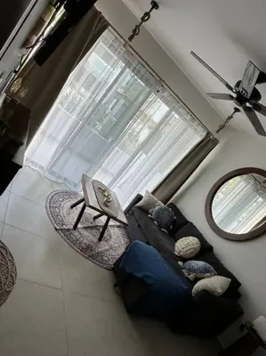 Zona de estar de Departamento con alberca en Cerritos!