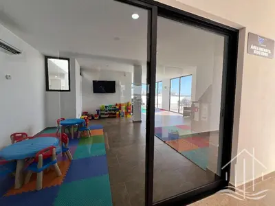 Una televisión o centro de entretenimiento en New-Promo-2 Queen Beds-Near Beach-Poolside-Sleep 6