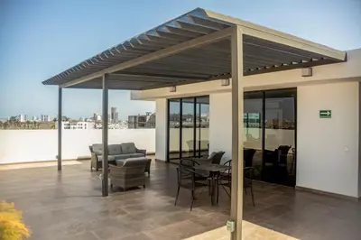 Un balcón o terraza de Marina Cerritos Loft Wave Pool and Amenities