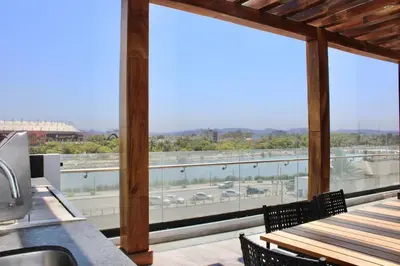 Un balcón o terraza de Altomare hermoso depa con vista al mar