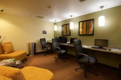 Zona de estar de Staybridge Suites Chihuahua by IHG