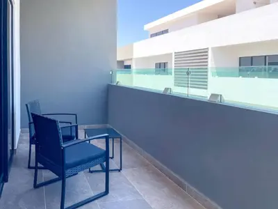 Un balcón o terraza de Depa con alberca a 5min de Playa Cerritos - Marina C 510