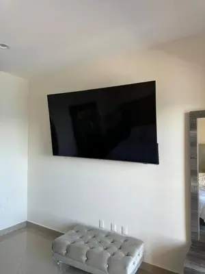 Una televisión o centro de entretenimiento en Las Gavias frente al Mar