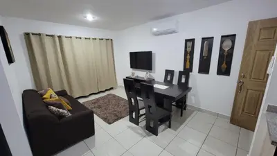 Una televisión o centro de entretenimiento en El rincón de las golondrinas
