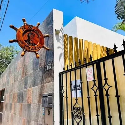 Meson del capitan 1 depa en el centro!