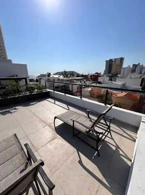 Un balcón o terraza de Nightlife Haven
