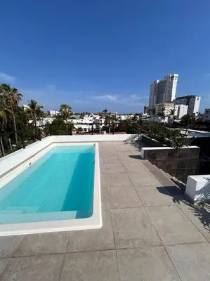 Piscina en o cerca de Nightlife Haven
