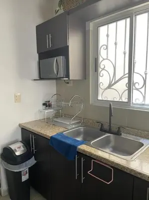 Una cocina o zona de cocina en bonita casa cerca de la Alameda