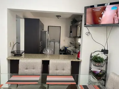 Una cocina o zona de cocina en bonita casa cerca de la Alameda