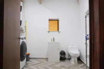 Un baño de Enjoy Waves History and Comfort 2BR - 6 Guests
