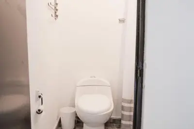 Un baño de Remodeled Cozy Central 3 blocks from the Malecon