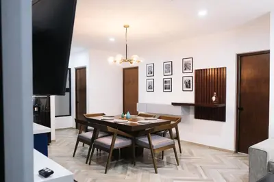 Plano de King Bed Retreat Parking Ideal Workspace