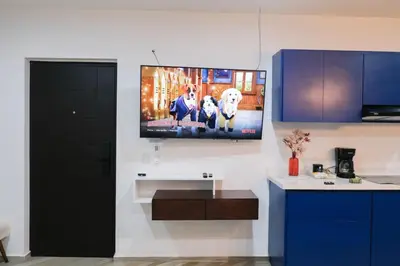 Una cocina o zona de cocina en King Bed Retreat Parking Ideal Workspace